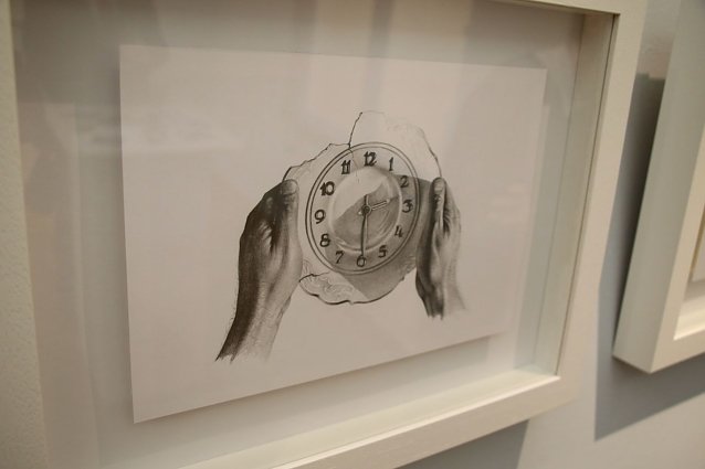 Bild: Das Publikum der Ausstellung k&uuml;rte INK Sonntag-Ramirez Ponce f&uuml;r "die K&uuml;chenuhr"