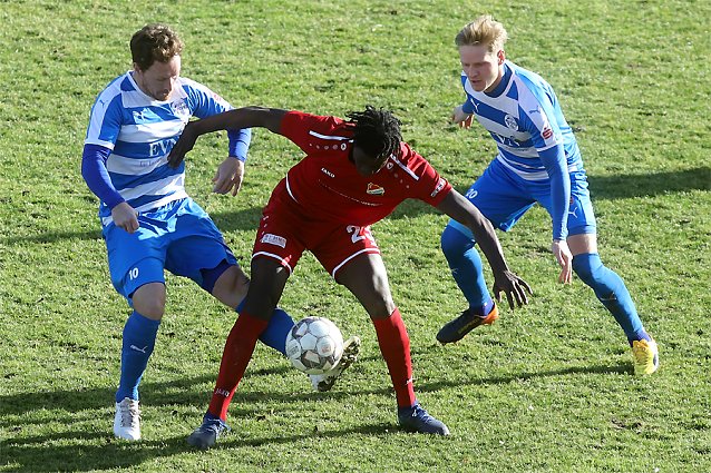 Bild: Pfingsten-Reddig (links) mit RL-Comeback gegen Halberstadt