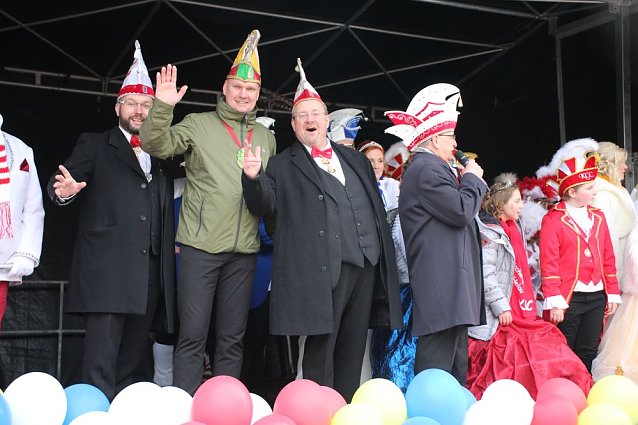 Bild: Rosenmontag auf dem Markt Sondershausen
