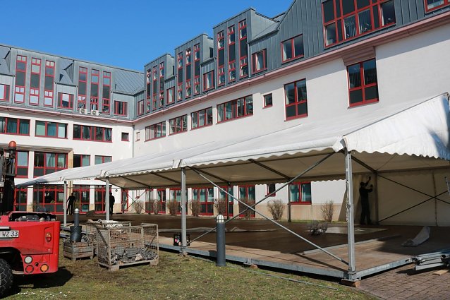 Bild: Neuer Eingangsbereich f&uuml;r das Landratsamt