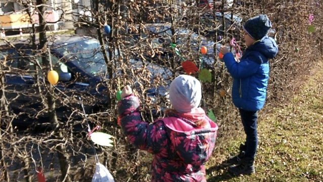Bild: Osterdekoration am "Tierh&auml;uschen"