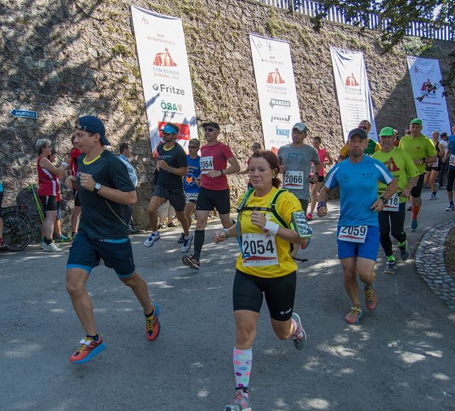 Bild: Start des Stolberger Schloss-Laufs am Schloss Stolberg. Der n&auml;chste Charity-Lauf findet am 28. August 2021 statt
