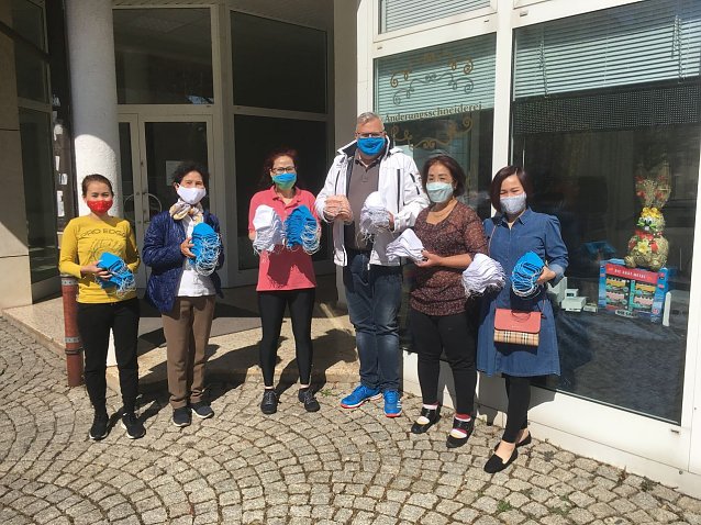 Bild: Ein Dankesch&ouml;n geht an die N&auml;herinnen, die auf eigene Kosten schon &uuml;ber 650 Masken gen&auml;ht und zum gr&ouml;&szlig;ten Teil auch verteilt haben
