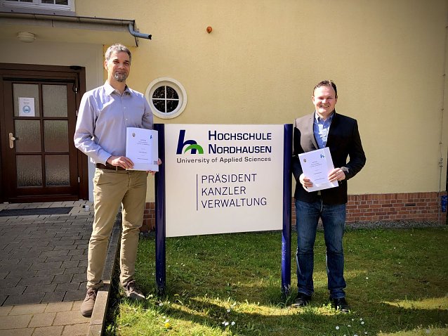 Bild: Kooperation zwischen Stadtverwaltung Nordhausen und Hochschule Nordhausen unterzeichnet,  rechts Oberb&uuml;rgermeister Kai Buchmann, links Pr&auml;sident Prof. Dr. J&ouml;rg Wagner