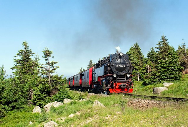 Bild: Ab dem 18. Mai werden wieder Dampfz&uuml;ge zum Brocken fahren. Auf den Strecken der Harzquer- und Selketalbahn verkehren zun&auml;chst Triebwagen
