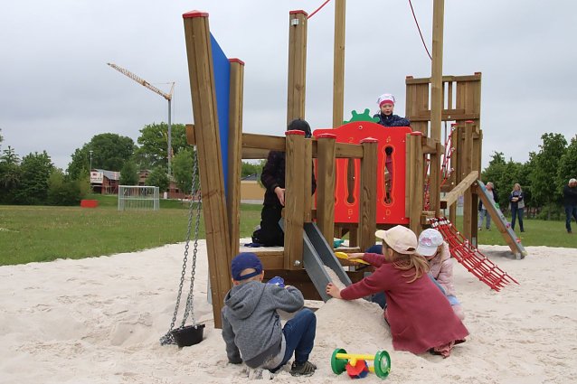 Bild: Der neue Spielplatz in Petersdorf