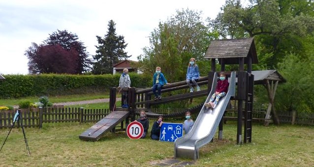 Bild: Die Kinder zeigen ihren Unmut