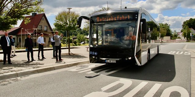 Bild: Elektroverkehr im S&uuml;dharz - der Landkreis erprobt zur Zeit einen neuen E-Bus