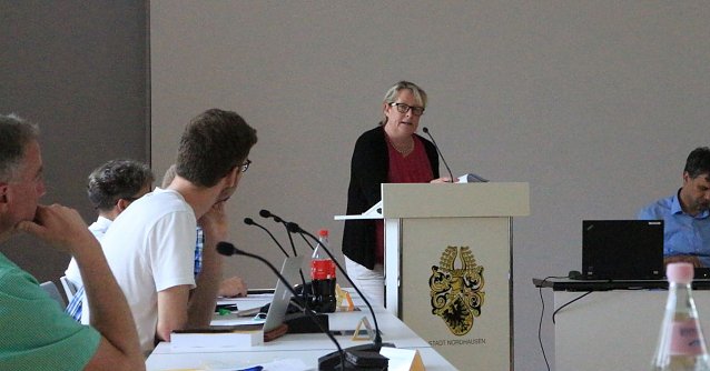 Bild: SWG-Chefin Inge Klaan stellte die Ergebnisse der Machbarkeitsstudie im Ausschuss vor