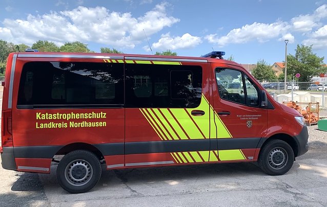 Bild: Vor der Halle warten schon die ersten Nutzer