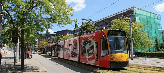 Bild: Stra&szlig;enbahn-Stau in der Rautenstra&szlig;e