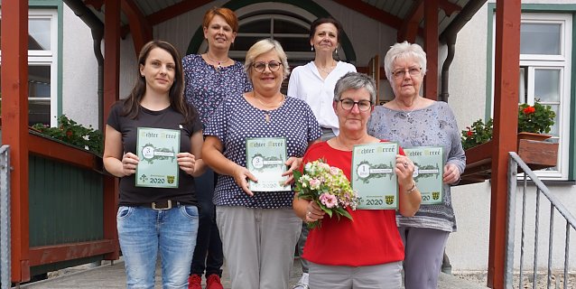 Bild: Ramona Schmidt (vorn), Sabrina Sommer, Heike K&ouml;hler, Waltraud Schwolow (mitte), Katrin Sch&ouml;nemann und Christina Zyrus (hinten) wussten am besten bescheid