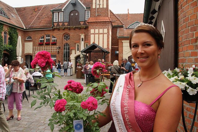 Bild: Ihre Hoheit, Rosenk&ouml;nigin Tina I.