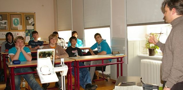 Bild: Ein Gymnasium im Bann