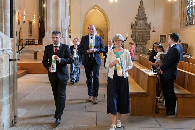Bild: Einzug der Sendungskandidaten in den Gottesdienst im Erfurter Dom