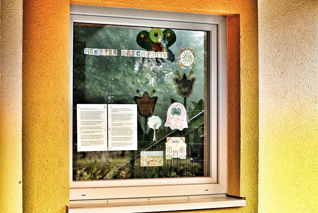 Bild: Das Geschichtenfenster am Kindertreff KatzMaus
