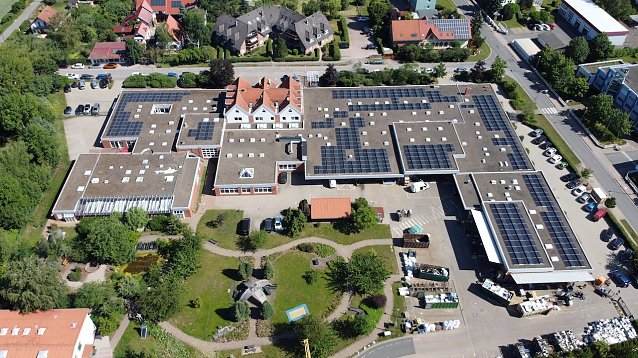 Bild: Die Photovoltaik-Anlage auf den D&auml;chern der Lebenshilfe: Da w&auml;re noch mehr m&ouml;glich