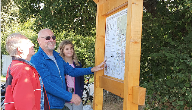 Bild: Vorl&auml;ufiger Endpunkt eines langen Projektes: der Nordh&auml;user ADFC weihte an der Alten Leipziger Stra&szlig;e gestern eine weitere Infotafel f&uuml;r Fahrradwanderer ein