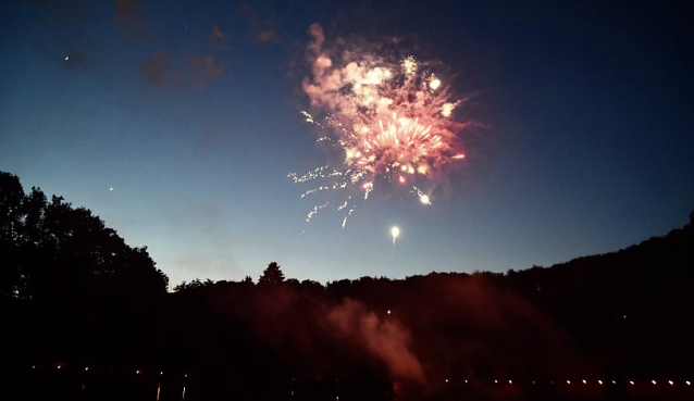 Bild: Feuerwerk am Neust&auml;dter Teich