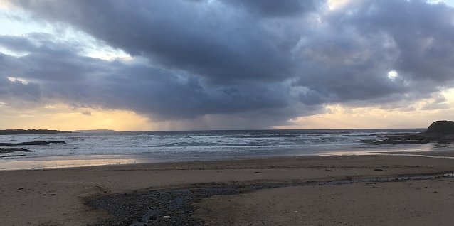 Bild: Ostsee mit wolkenverhangenem Himmel