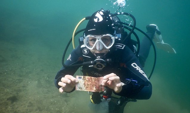Bild: Fundst&uuml;cke unter Wasser