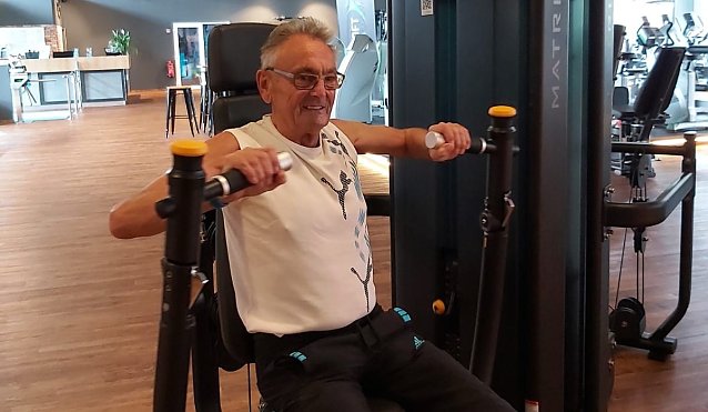 Bild: Zweimal in der Woche schafft sich Rentner Heinz Beck im Fitness-Studio. Mal auf dem Laufband, mal am Crosstrainer oder anderen Ger&auml;ten.