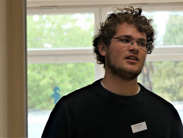 Bild: Theologiestudent Arvid B&uuml;ntzel verst&auml;rkt das Kirchenparlament im S&uuml;dharz