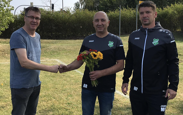Bild: v.l.: Dambor (Vorstand), B. Rosenbusch (Kamin-Studio Rosenbusch), M. Pfeil (Sportl. Leiter)