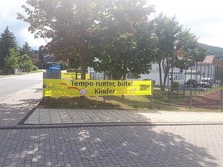 Bild: Verkehrsbanner angebracht
