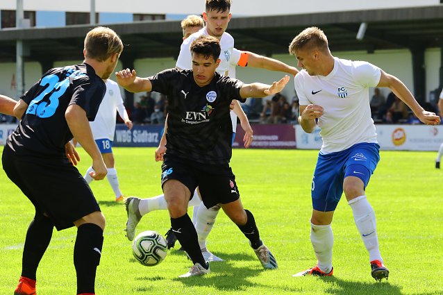 Bild: Robert Knopp und Gabriel Schneider im Spiel gegen Neugersdorf 