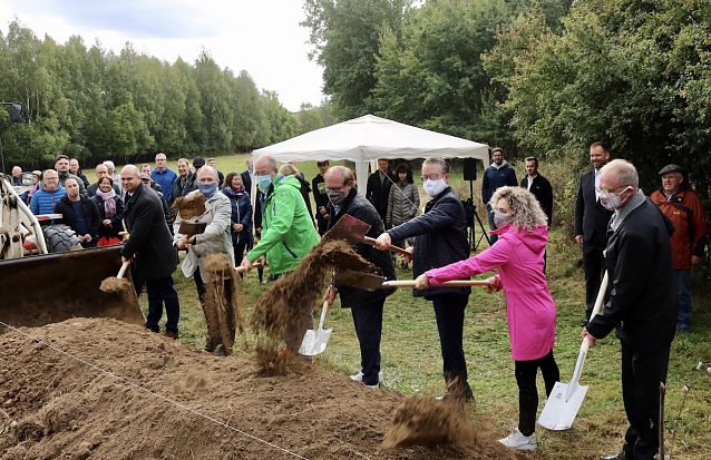 Bild: Viel Politprominenz aus Th&uuml;ringen und Niedersachsen vereinte sich an Bau
