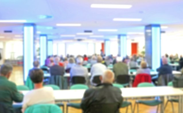 Bild: Voll besetzter Vortragsraum