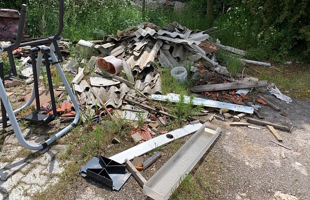 Bild: M&uuml;ll am Schacht Ludwigshall