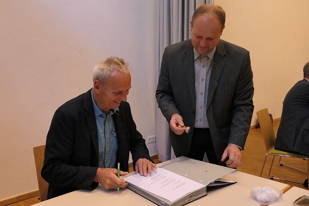 Bild: Verbandsvorsitzender Herr Weidt mit dem stellvertretenden Gesch&auml;ftsleiter Herrn Rechner
