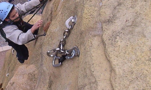 Bild: Auf dem Kletterturm