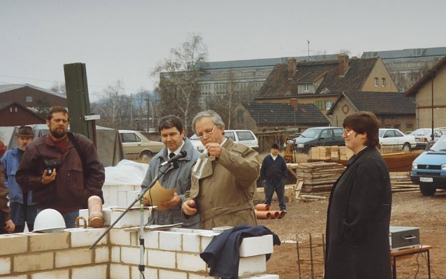 Bild: Grundsteinlegung 1992 mit Propst J&auml;ger