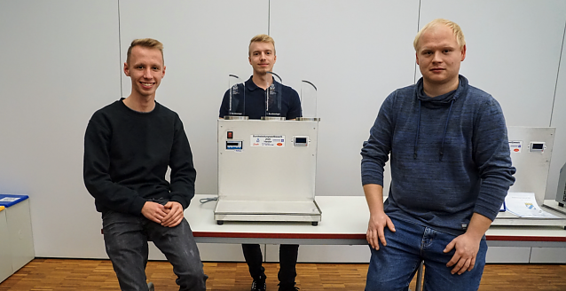 Bild: Die drei Erstplatzierten: Cornelius Kania (Mitte), Melvin M&uuml;ller (links) und Pascal Pumpa