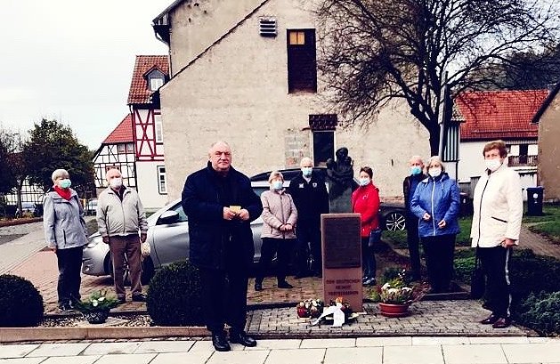 Bild: gedenken in Niedersachswerfen