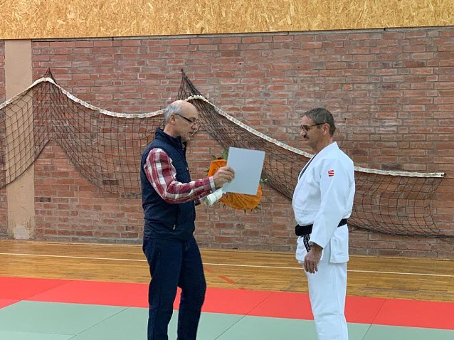 Bild: AUszeichnung f&uuml;r Roland L&uuml;decke, Abteilungsleiter der Judosparte der TSG Salza 