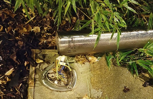 Bild: Zerst&ouml;rte Lampe