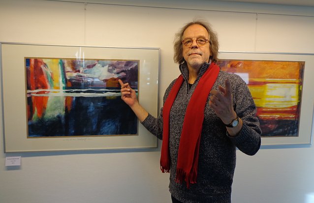 Bild: J&uuml;rgen Rennebach in seiner neuen Ausstellung 