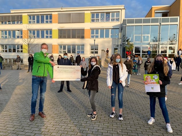 Bild: Die Sch&uuml;ler der Lessingschule spendeten f&uuml;r das Kinderhospiz Mitteldeutschland