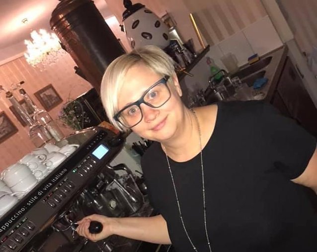 Bild: Die Gastronomin Jeanette Gnad in ihrem Caf&eacute; Sahne