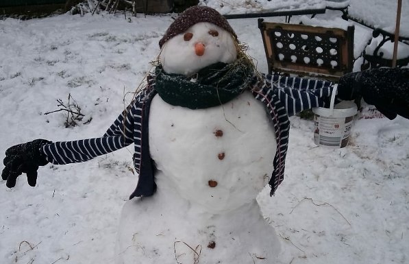 Bild: Schneemann-Bau-Aktion des KILA