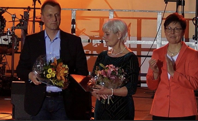 Bild: Wolfra Herbst wird von Th&uuml;ringens Sportministerin Heike Taubert 2018 als "Trainerin des Jahres" geehrt 
