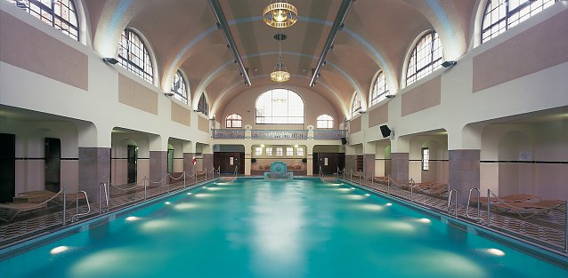 Bild: Wo die meisten Nordh&auml;user schwimmen lernten: Das historische Jugendstilbad