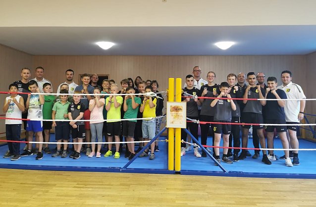 Bild: Die jungen Boxer freuen sich
