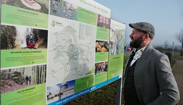 Bild: Neue Hinweistafeln an der A38