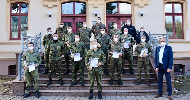 Bild: Verabschiedung von Helfern der Bundeswehr