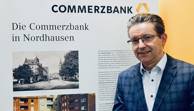 Bild: Der Nordh&auml;user Commerzbank-Chef Andrew Brotr&uuml;ck beim Pressegespr&auml;ch 2020. Heute lud man zum digitalen Blick auf die Jahresbilanz